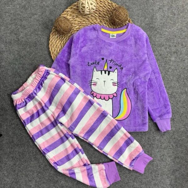 زومبا بولار وسط قطة موف