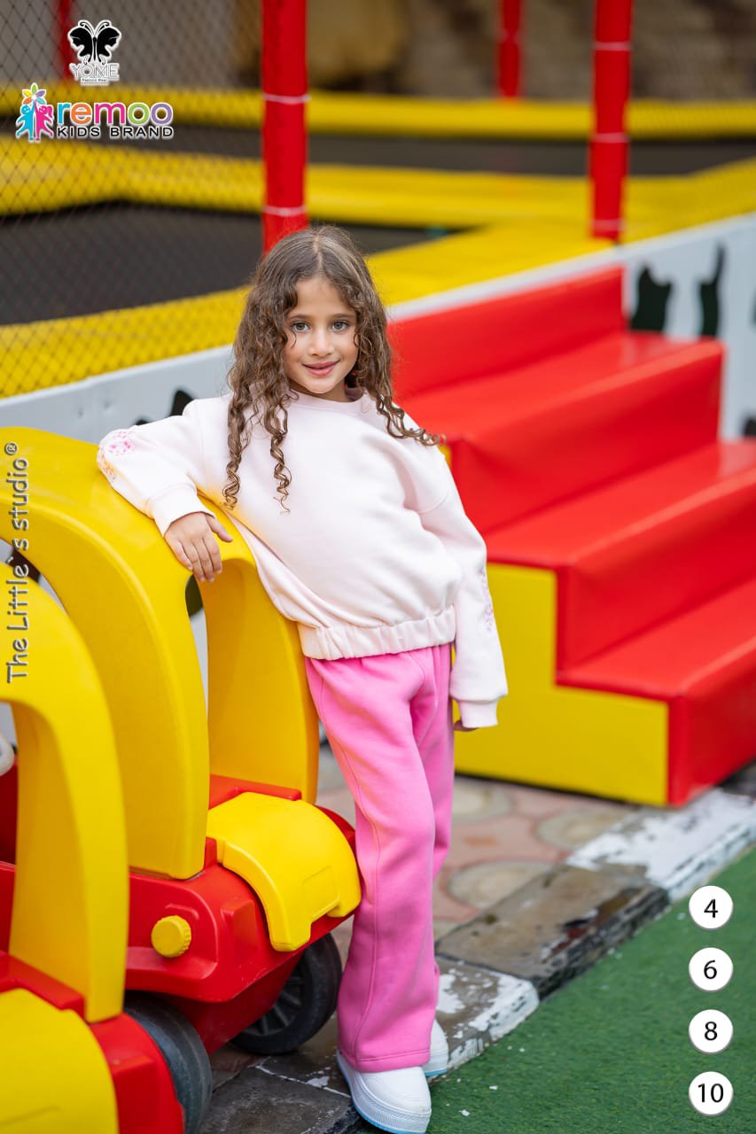 2025/12/1000168726.jpg ريمو مليتون وسط فراشات - الصورة 1