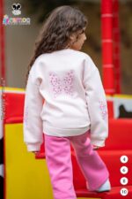 ⁦ريمو مليتون وسط فراشات⁩ - الصورة ⁦2⁩