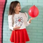 سيلا ابيض ف شورت احمر