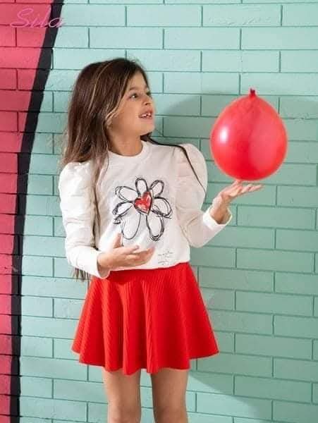 2026/03/1000213686.jpg سيلا ابيض ف شورت احمر - الصورة 1